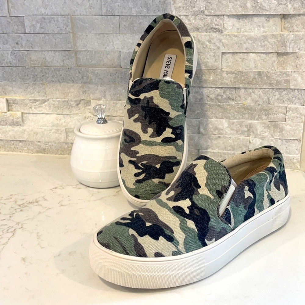 SOLD!!!  NWOT💥 STEVE MADDEN💥